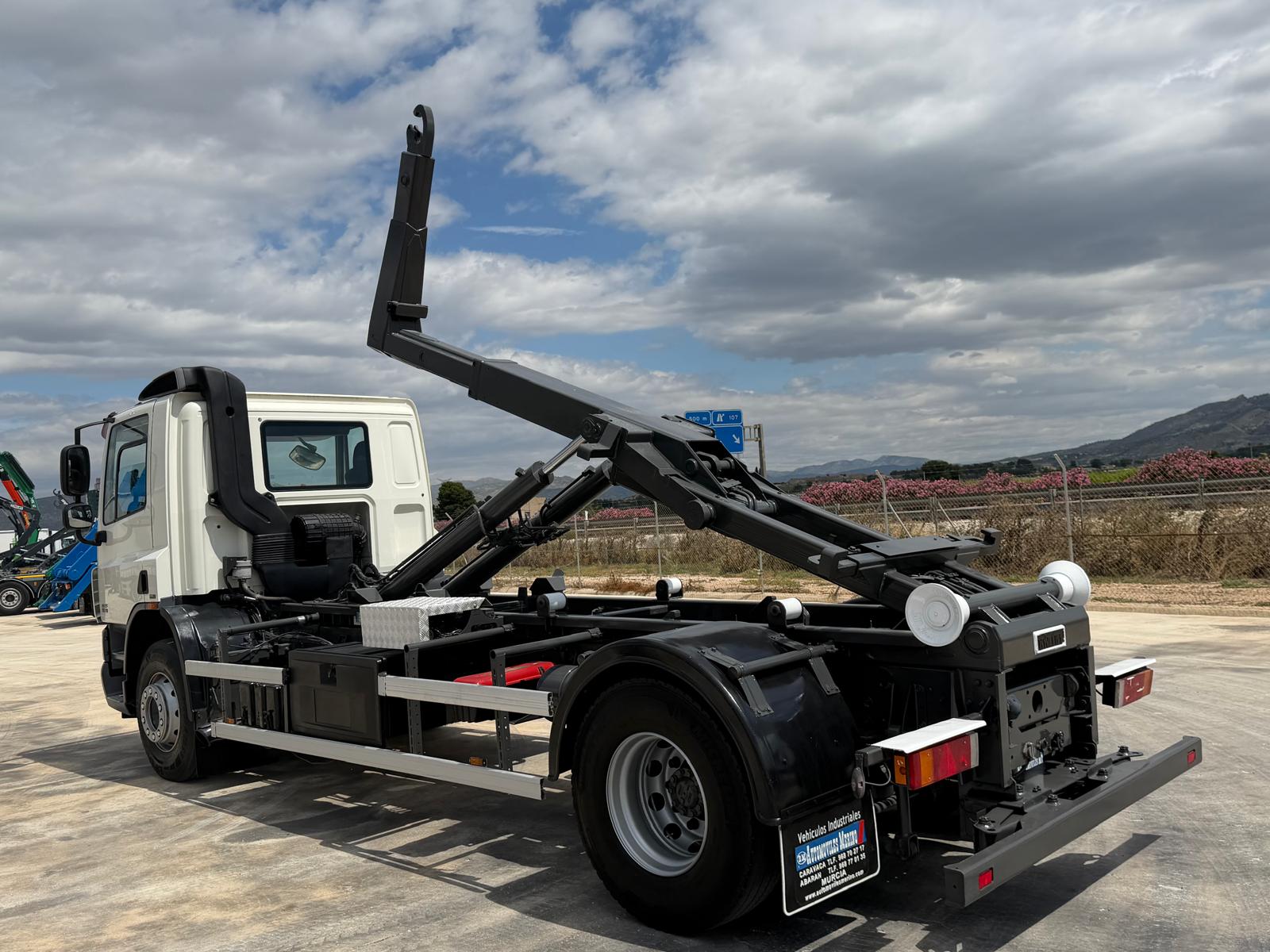 PORTACONTENEDORES HYVALIFT DE 16 TN