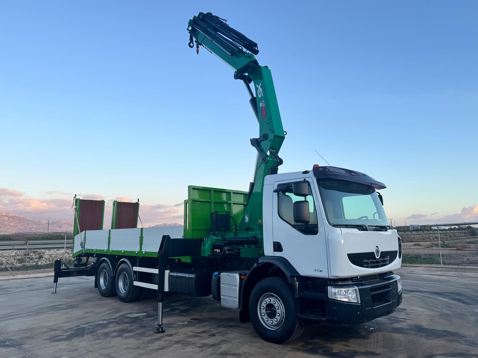 GRUA HIAB 422-7XS Y CARROCERIA PORTAMAQUINARIA