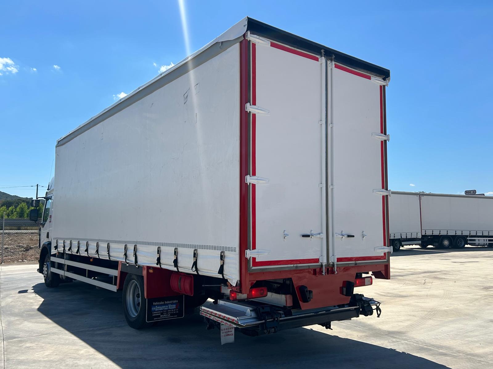 TAUTLINER DE 8.30 M Y PUERTA ELEVADORA
