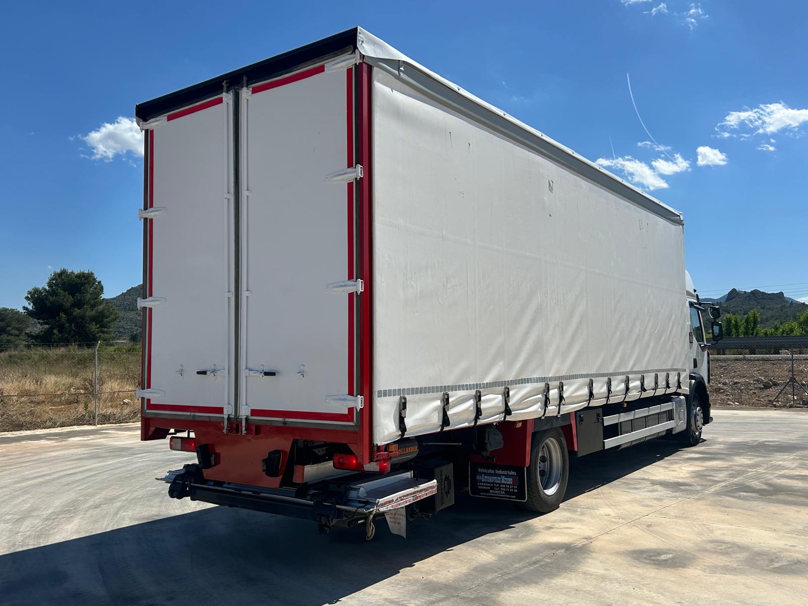 TAUTLINER DE 8.30 M Y PUERTA ELEVADORA