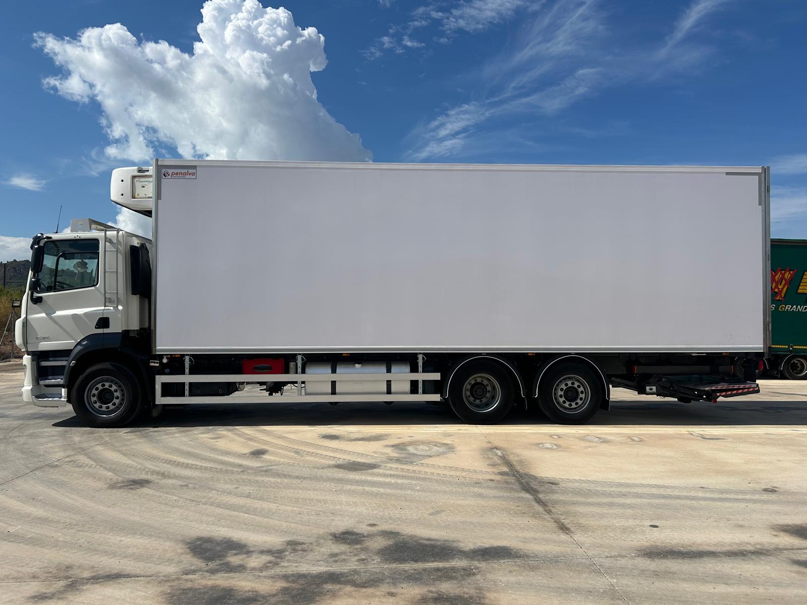 CAJA FRIGORIFICA NUEVA DE 9.30 Y PUERTA ELEVADORA