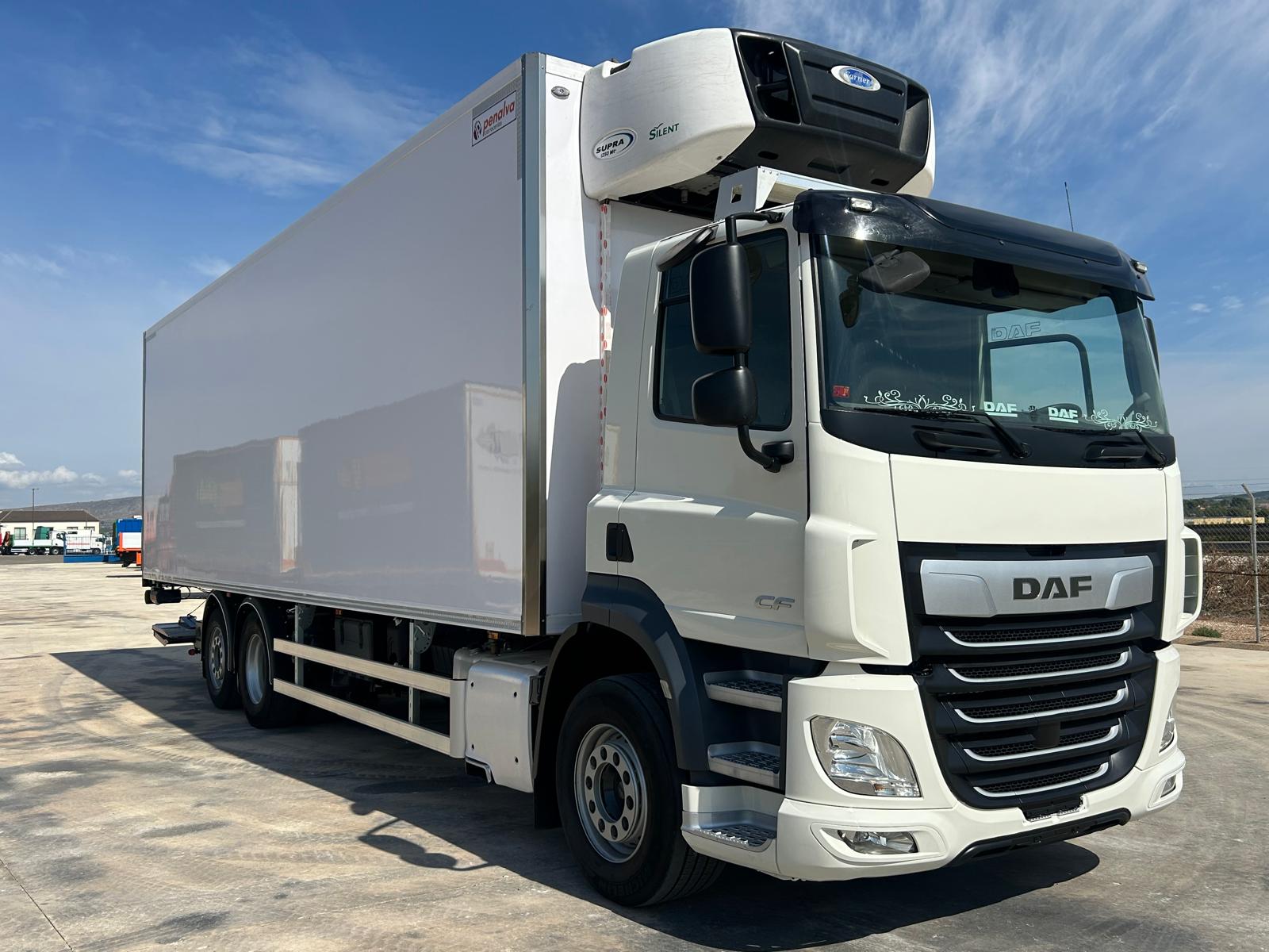 CAJA FRIGORIFICA NUEVA DE 9.30 Y PUERTA ELEVADORA