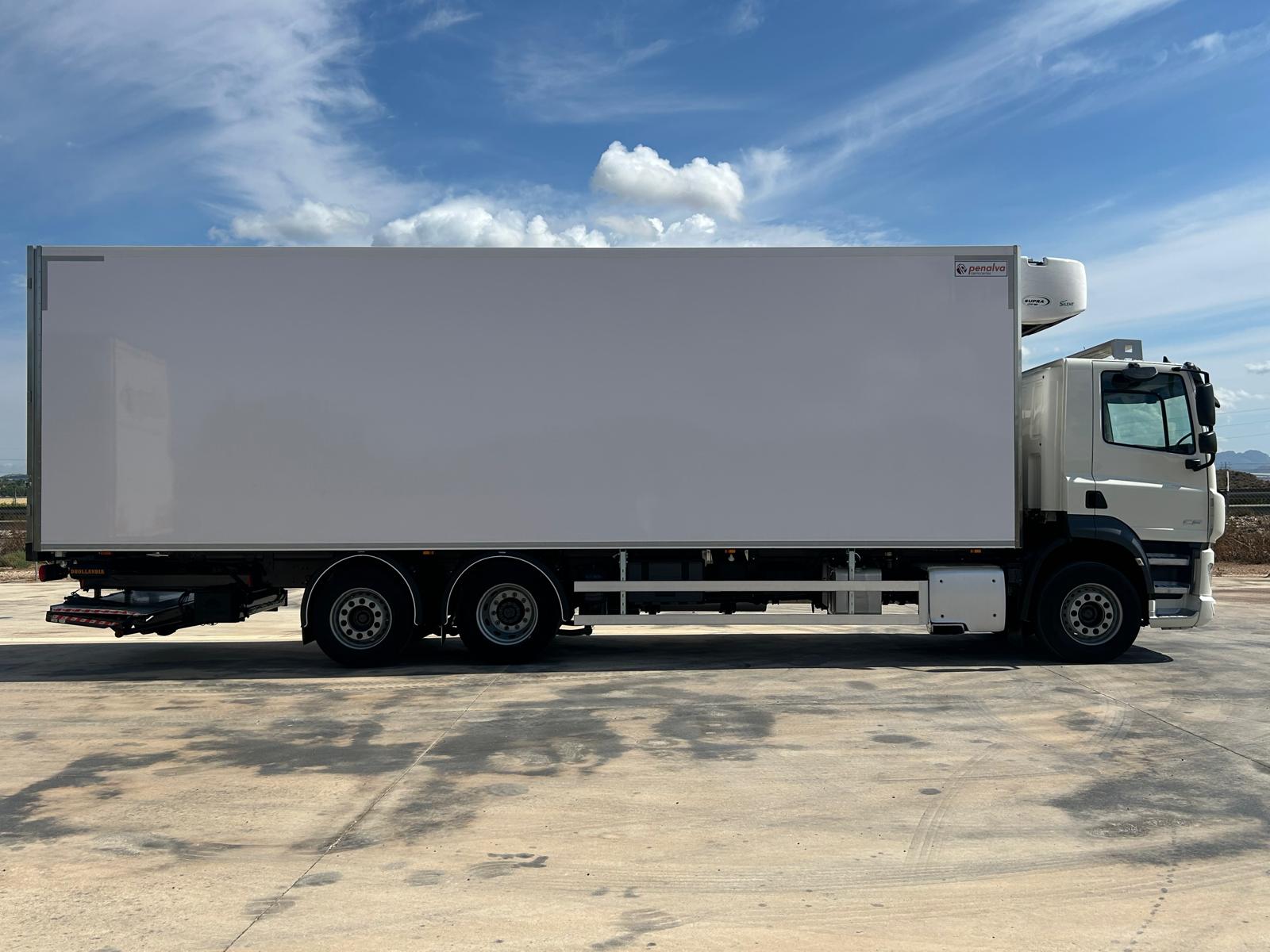 CAJA FRIGORIFICA NUEVA DE 9.30 Y PUERTA ELEVADORA