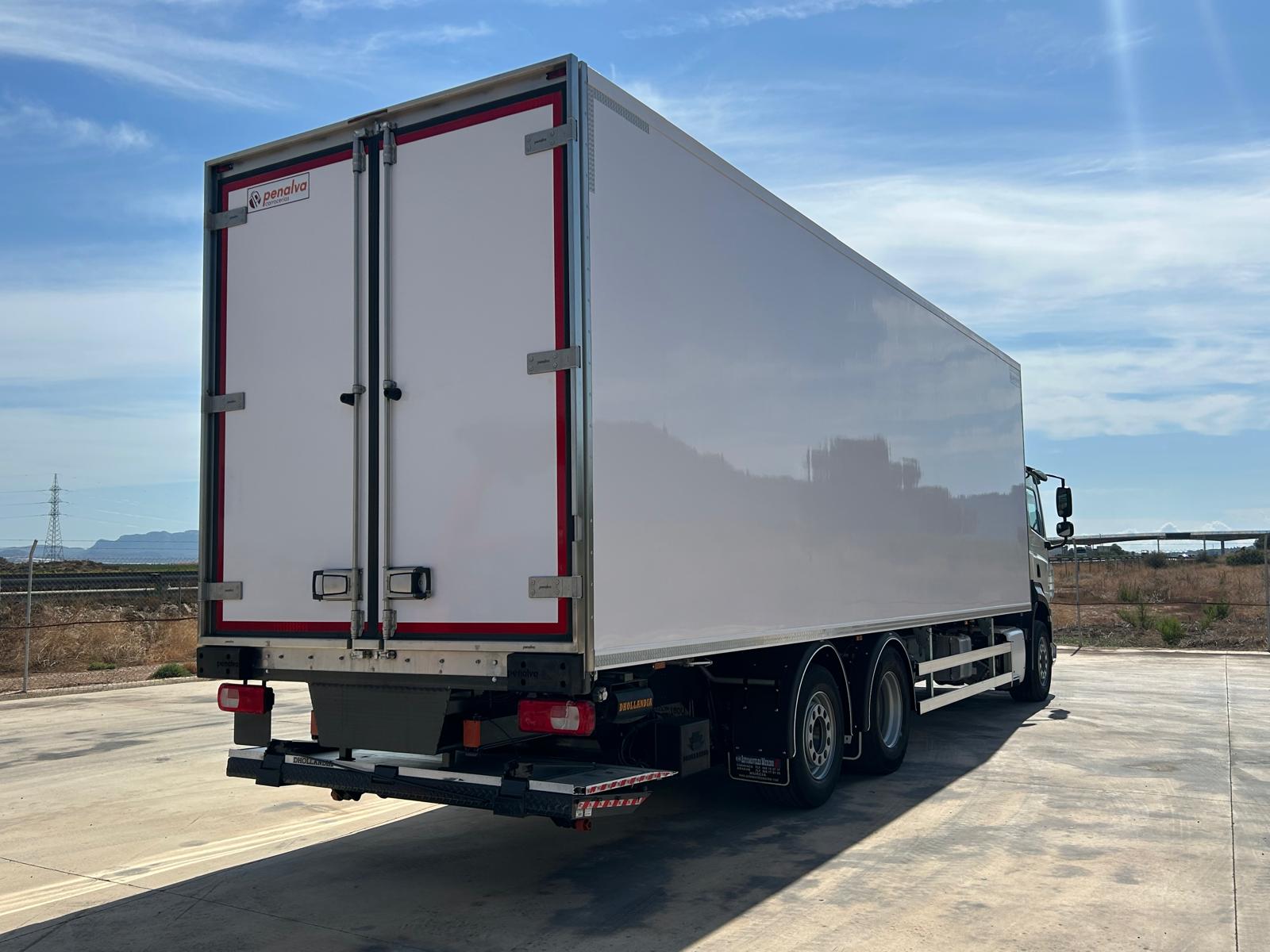 CAJA FRIGORIFICA NUEVA DE 9.30 Y PUERTA ELEVADORA